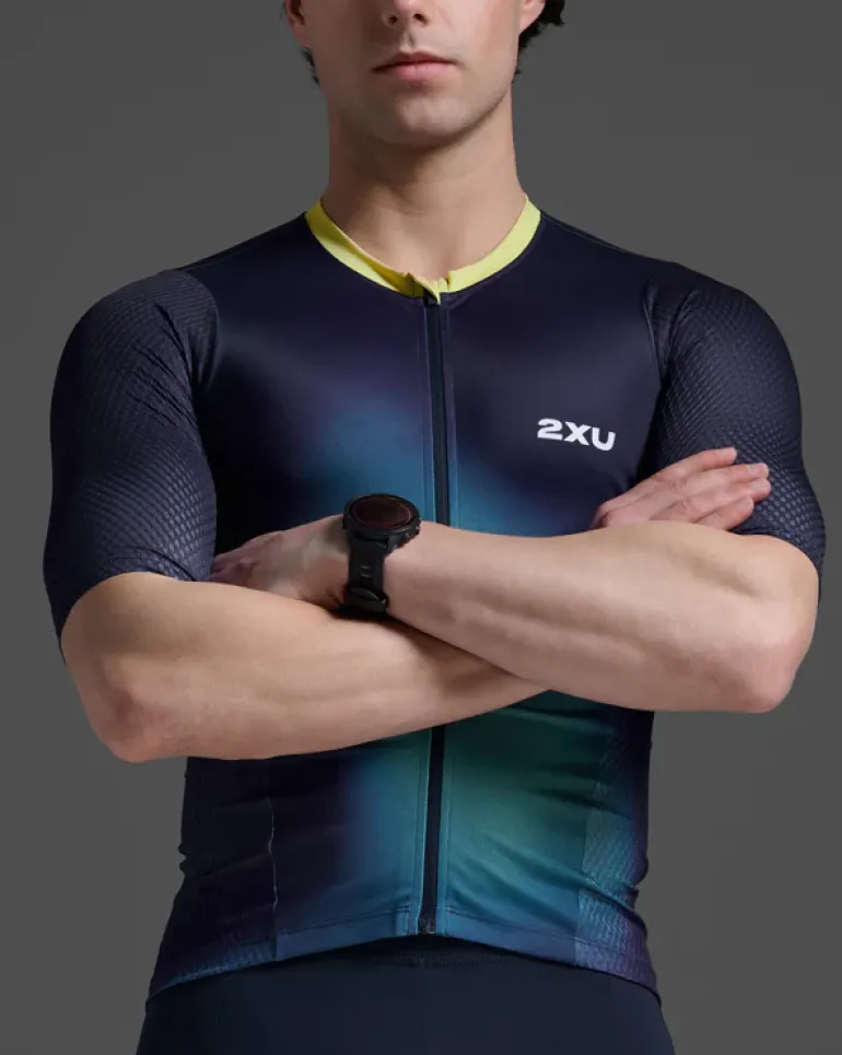 Aero Hex Tri Sleeved Top